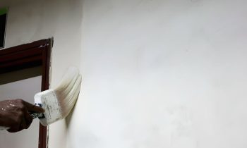 Mycie ścian przed malowaniem – czym i jak umyć ściany?