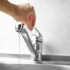 Słabe ciśnienie wody w kranie – jak sobie z nim poradzić?